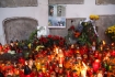 W 2008 roku, w dzie Wszystkich witych, tradycyjnie odbya si zbirka peinidzy na ratowanie zabytkw cmenatrza powzkowskiego

Warszawa 01-11-2008

n/z Znicze przy grobie Czesawa Niemena