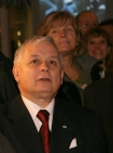 Otwarcie Muzeum Miasta Gdyni 16.11.2007 N/z prezydent Lech Kaczyski zwiedza muzeum