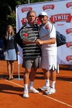 Tenisowy Turniej Artystw 2009 w Szczecinie w dn. 18-20.09.09 towarzyszacy turniejowi Pekao Szczecin Open n/z Jan Englert i Marcin Daniec