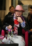 Dzien wiosennych zakupow w Klifie
Pokaz mody,konsultacje z Tomkiem Jacykowem,
konkursy i promocje w gdynskim Klifie.
27.03.2010
N/z Tomasz Jacykow o kulach po niedawnym wypadku na sniegu
