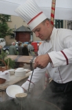 750 lat lokacji Krakowa: Uczta krakowsk. Porcja zupy na dukatach kosztowaa 750 groszy.