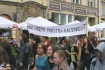 Manifestacja modziey przeciwko ministrowi Romanowi Giertychowi na krakowskim Rynku